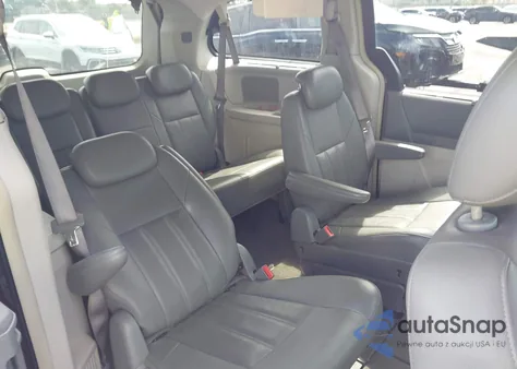 2008 Chrysler Town & Country Touring z USA, uszkodzony, nr VIN 2A8HR54P48R765767